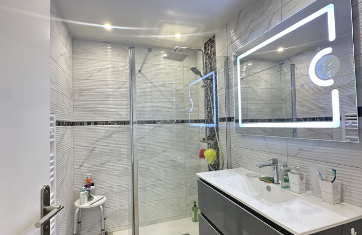 CANNES 190M  DU CENTRE T3 70M2 REFAIT TERRASSE 40M2 SUD  2 P — photo 5