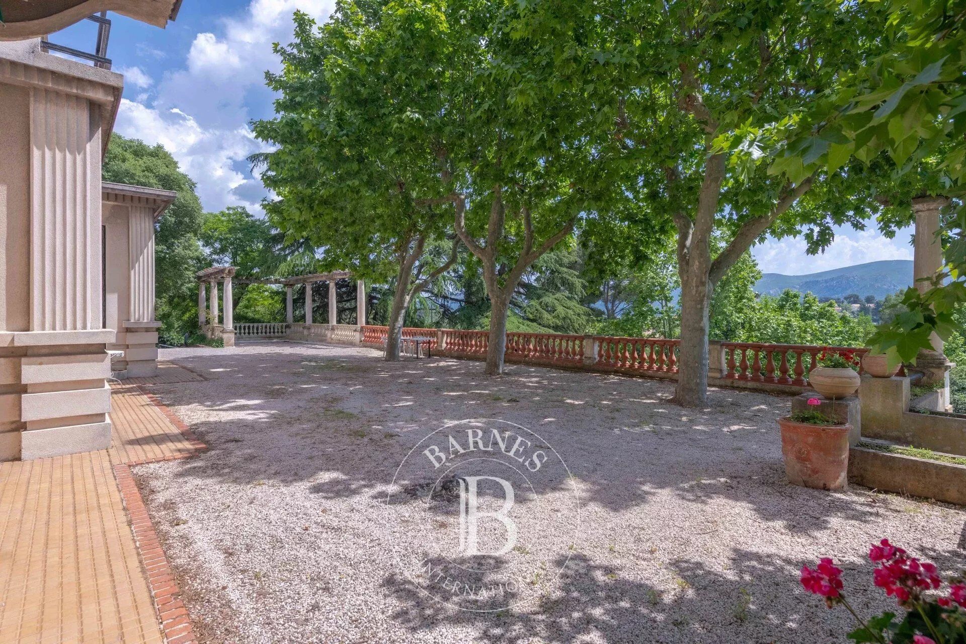 Villa / Maison  T8 à vendre Marseille 12eme 13012