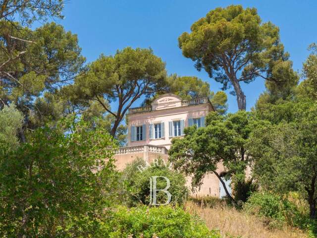 VENTE - CASSIS - CENTRE - BASTIDE À SUBLIMER - CADRE EXCEPTIONNE — photo du bien