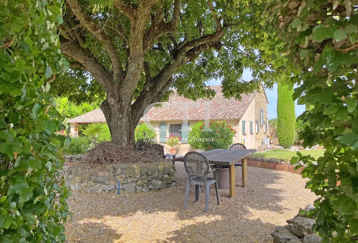 Vaison-la-Romaine – Maison en pierre rénovée de 168 m², 4 chambr — photo 1