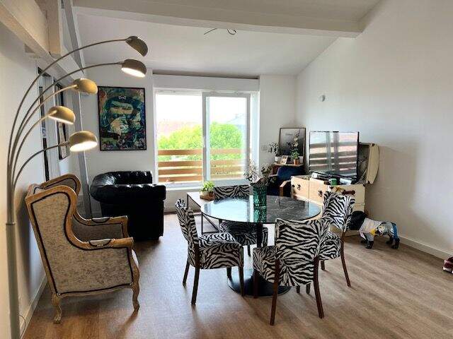 Appartement À Vendre — photo du bien
