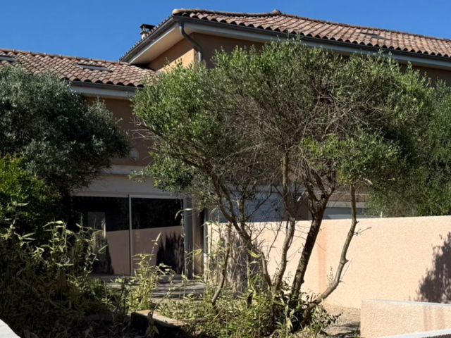 Secteur calme de Roussillon  maison mitoyenne avec terrain c — photo du bien