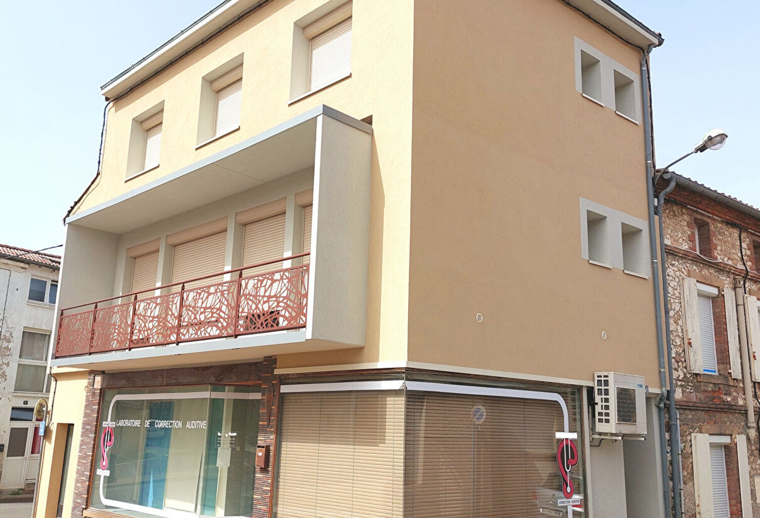 Immeuble Local commercial + appartement T5 rénové — photo 1