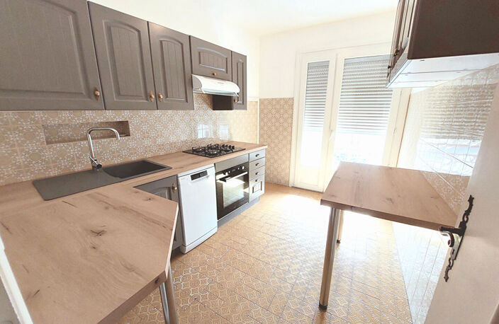 Immeuble Local commercial + appartement T5 rénové — photo 3