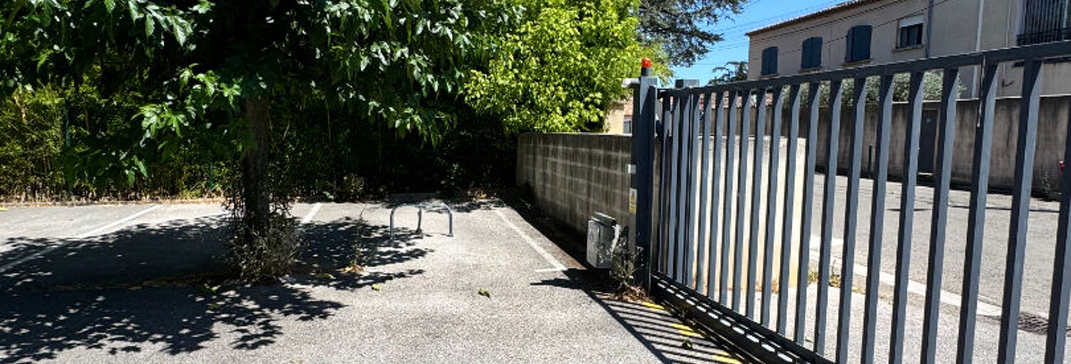 Garage   m² à louer à Saint-Maximin-la-Sainte-Baume (83470)