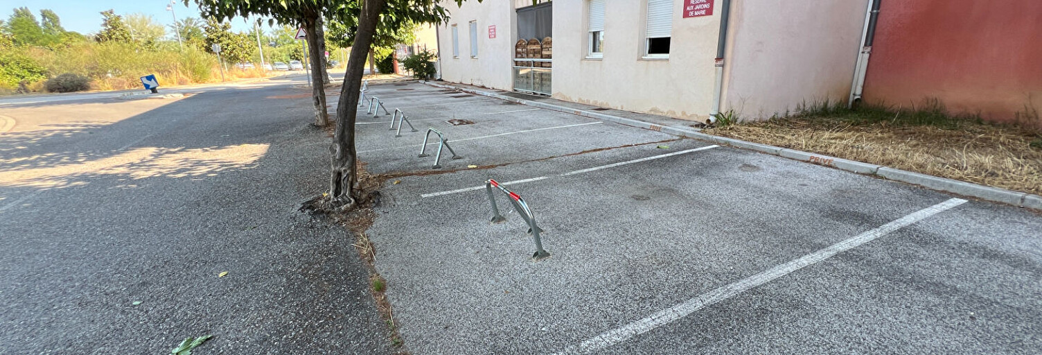Garage   m² à louer à Saint-Maximin-la-Sainte-Baume (83470)