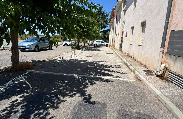 Place de parking sécurisée — photo 3