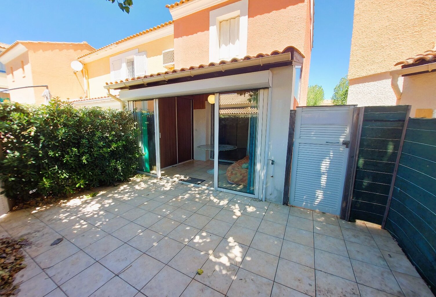 Villa — photo 1