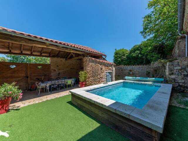 Maison en pierre de 6 pièces principales — photo du bien
