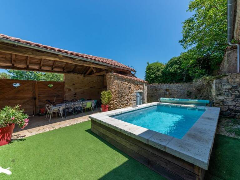 Maison en pierre de 6 pièces principales — photo 1