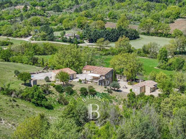 PROVENCE LUBERON/HAUTE PROVENCE - MAS - 6 CHAMBRES - PISCINE- 3 — photo du bien
