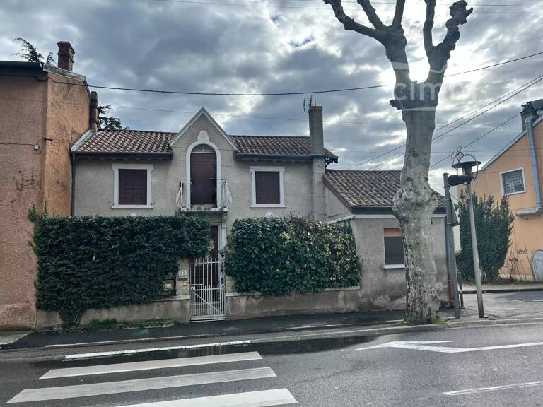 Roussillon. -- Maison de ville de  88m2 — photo 1