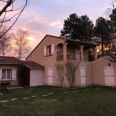 Appartement 3 pièces 725 €