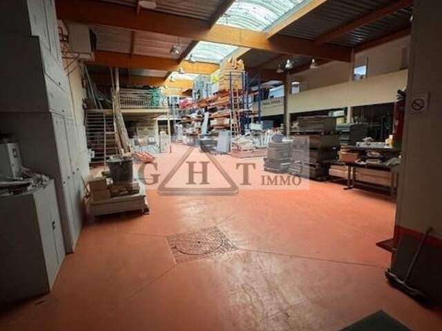 Entrepôt bureaux de 1000 m² à vendre à Santeny — photo du bien