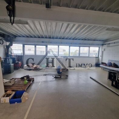 Local industriel  3380 €