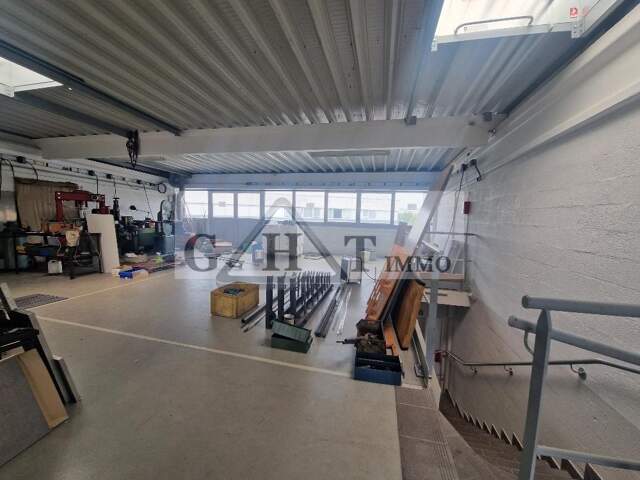 A LOUER 280 M²  ENTREPOT ET BUREAUX A STAINS — photo du bien