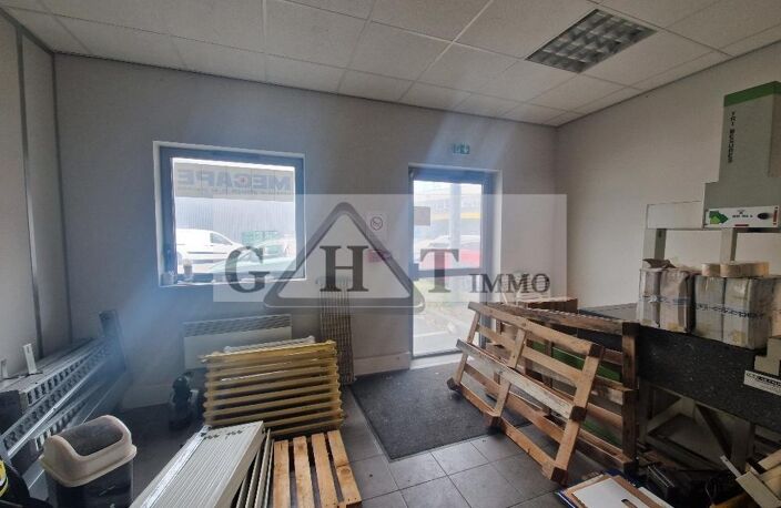 A LOUER 280 M²  ENTREPOT ET BUREAUX A STAINS — photo 3