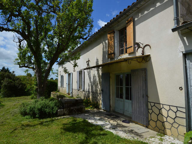 Ferme traditionnelle en pierre - A rénover — photo du bien