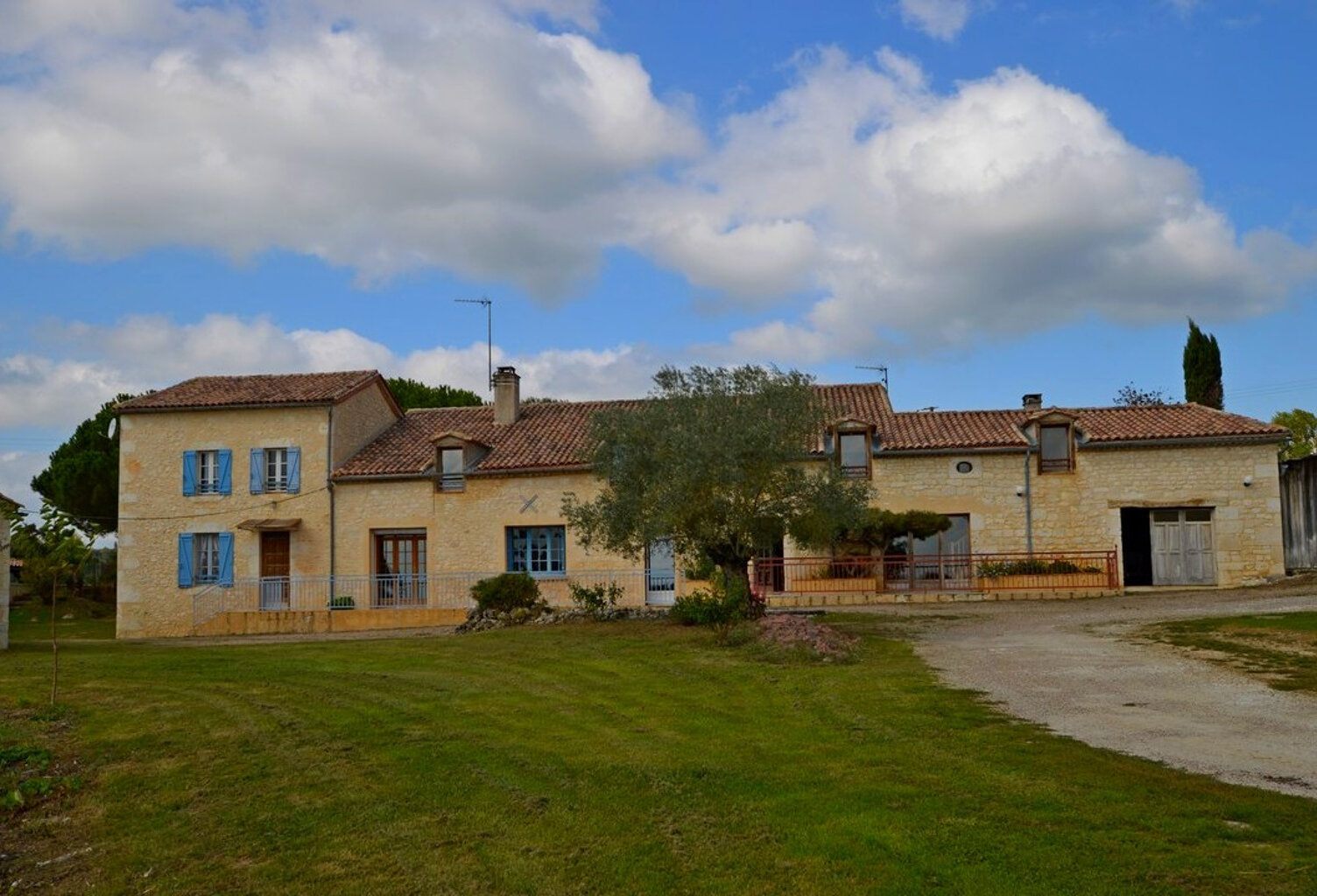Grand ensemble en pierre — photo 1