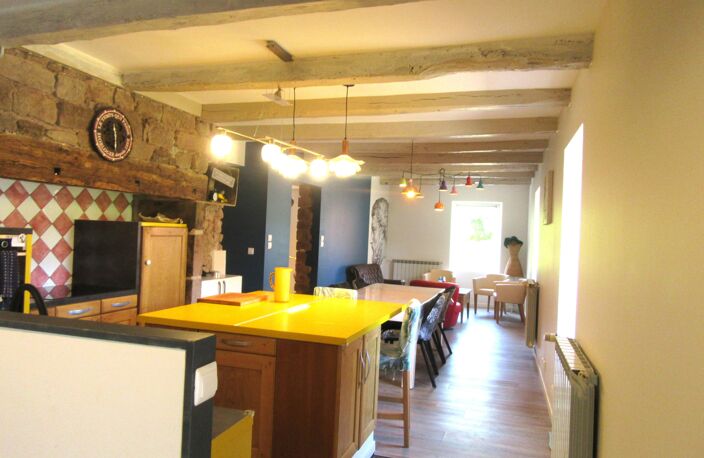 EXCLUSIVITE VALLON Bel ensemble immobilier en pierre très bien restauré dans un hameau rural — photo 2