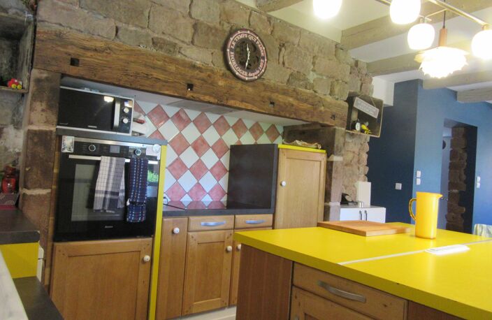 EXCLUSIVITE VALLON Bel ensemble immobilier en pierre très bien restauré dans un hameau rural — photo 4
