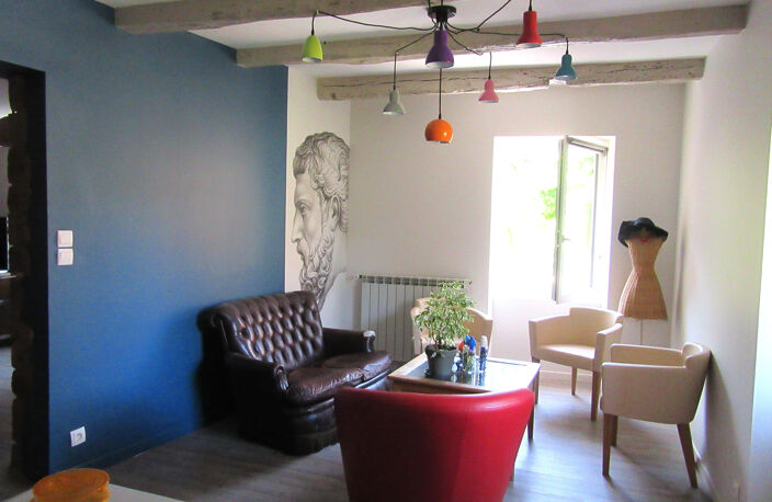 EXCLUSIVITE VALLON Bel ensemble immobilier en pierre très bien restauré dans un hameau rural — photo 5