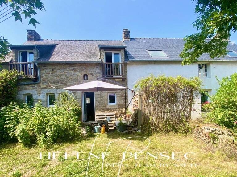 Ensemble immobilier composé de 2 maisons d'habitation sur 389 m² de terrain. — photo 1
