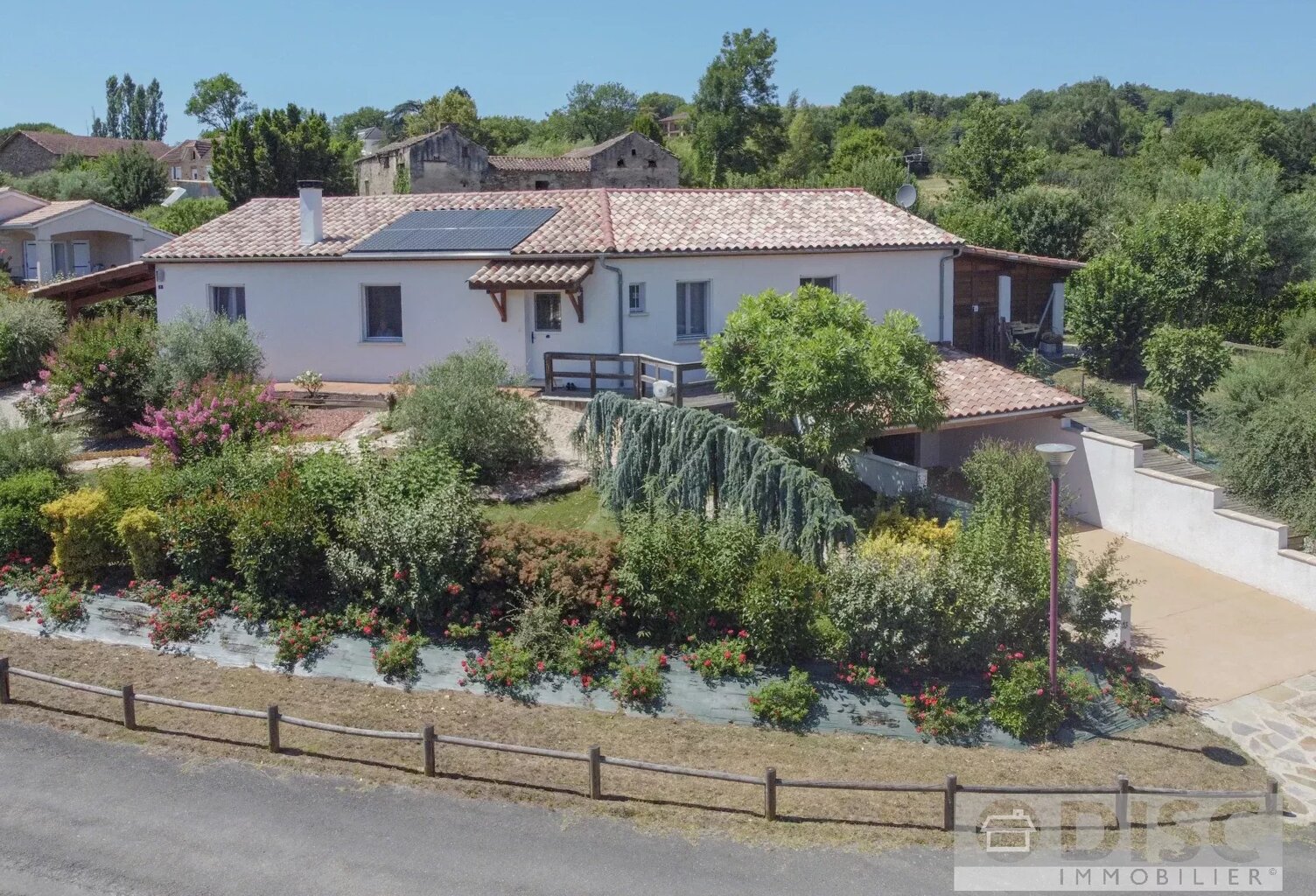 Belle maison de plain-pied avec jardin et garage sur hauteurs de Laguepie. — photo 1