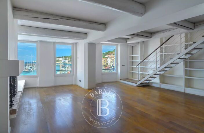 VENTE - CASSIS -CENTRE-VILLE - TRIPLEX MAISON DE VILLE -  VUE SU — photo 4