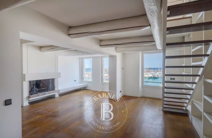VENTE - CASSIS -CENTRE-VILLE - TRIPLEX MAISON DE VILLE -  VUE SU — photo 5