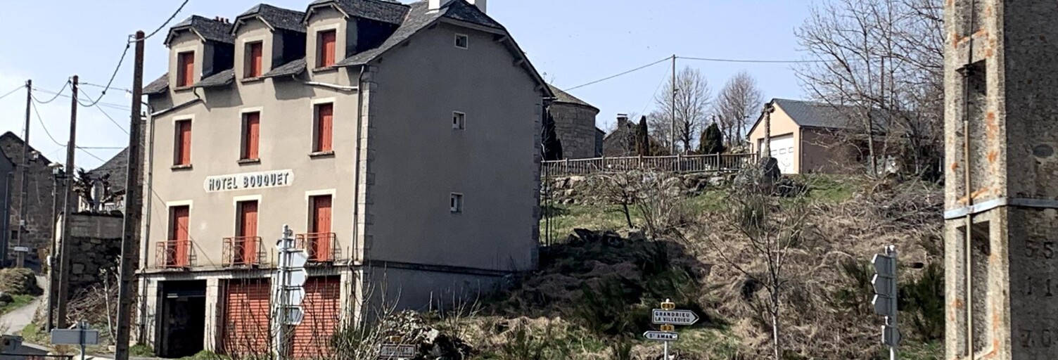 Immeuble  205 m² à vendre à Monts-de-Randon (48700)