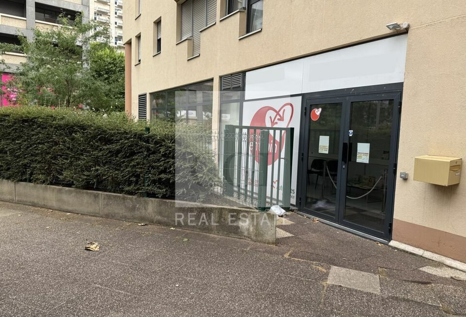 BUREAUX à LOUER — photo 1