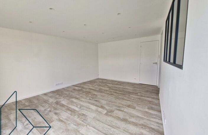 Bureau — photo 2