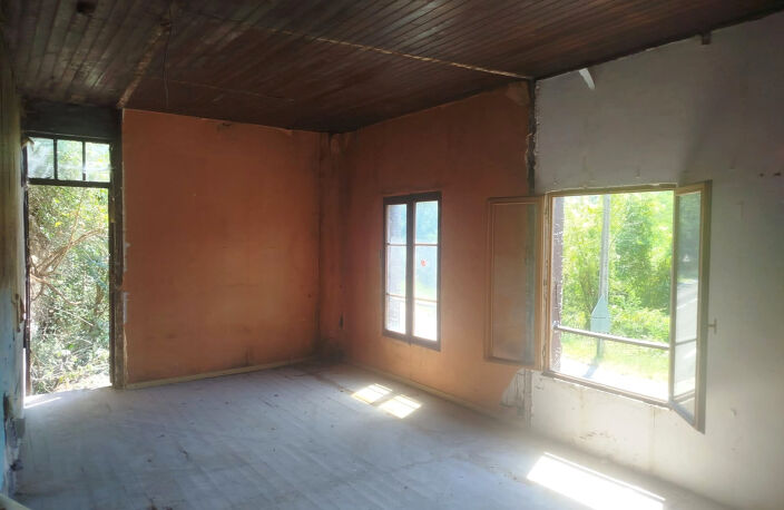 SAINT LATTIER - MAISON 210 M2 A RENOVER — photo 4