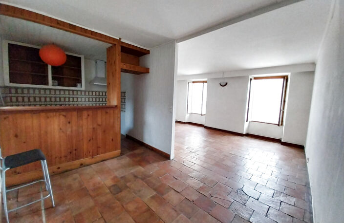 À VENDRE- T2 au centre du village - ST HIPPOLYTE DU FORT — photo 2