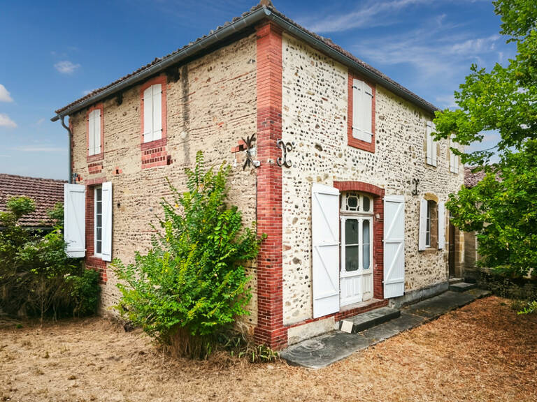 Dpt Gers (32), à vendre SAINT MONT Maison ancienne T4 de 160 m² habitables en plain pied + grenier aménageable + grange attenante sur 726 m² de terrain — photo 1