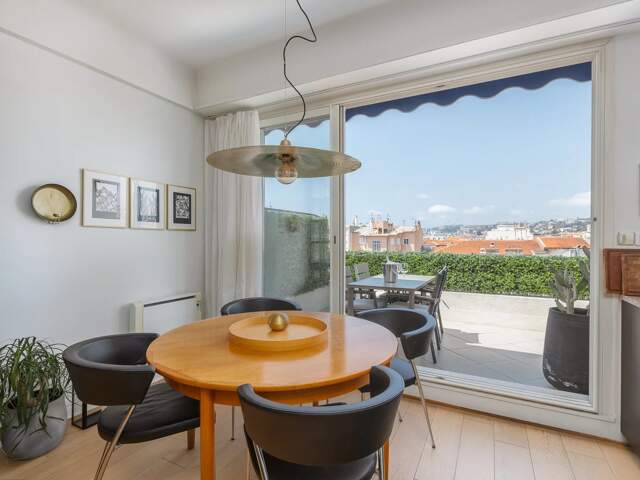 2 pièces en dernier étage avec terrasse - Carré d'Or — photo du bien