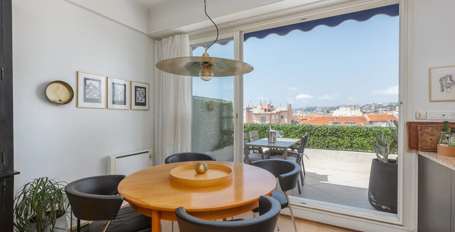 2 pièces en dernier étage avec terrasse - Carré d'Or — photo 1