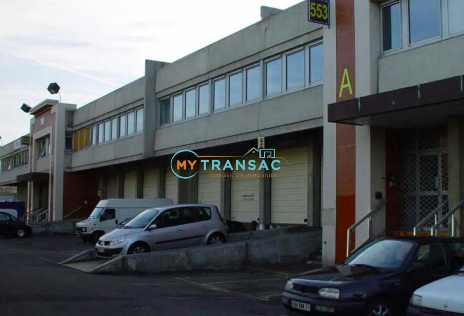 A louer SAINT OUEN Locaux d'activité/bureaux de 3065m² divisible à partir de 942m² — photo 1