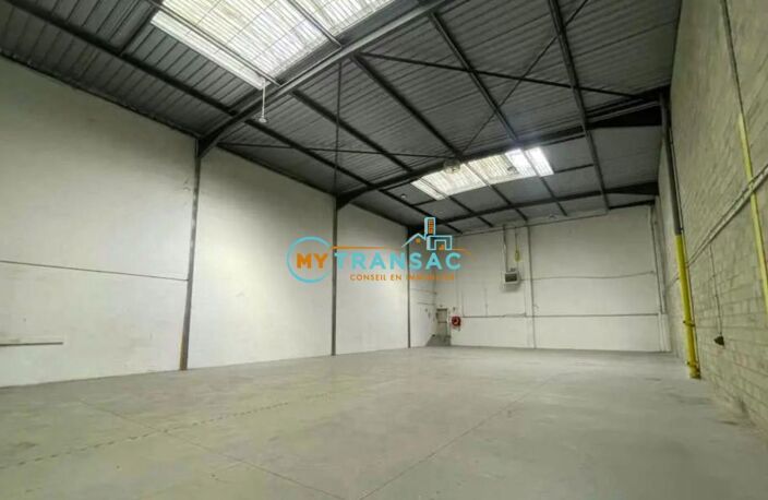 A louer SAINT OUEN Locaux d'activité/bureaux de 3427m² divisible à partir de 418m² — photo 2