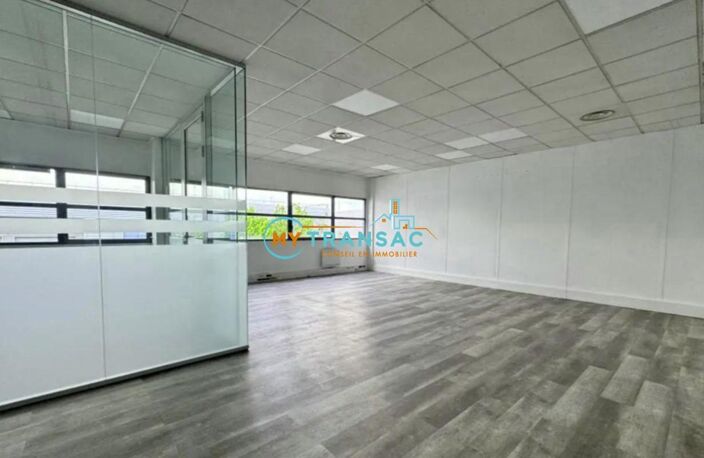 A louer SAINT OUEN Locaux d'activité/bureaux de 3427m² divisible à partir de 418m² — photo 4