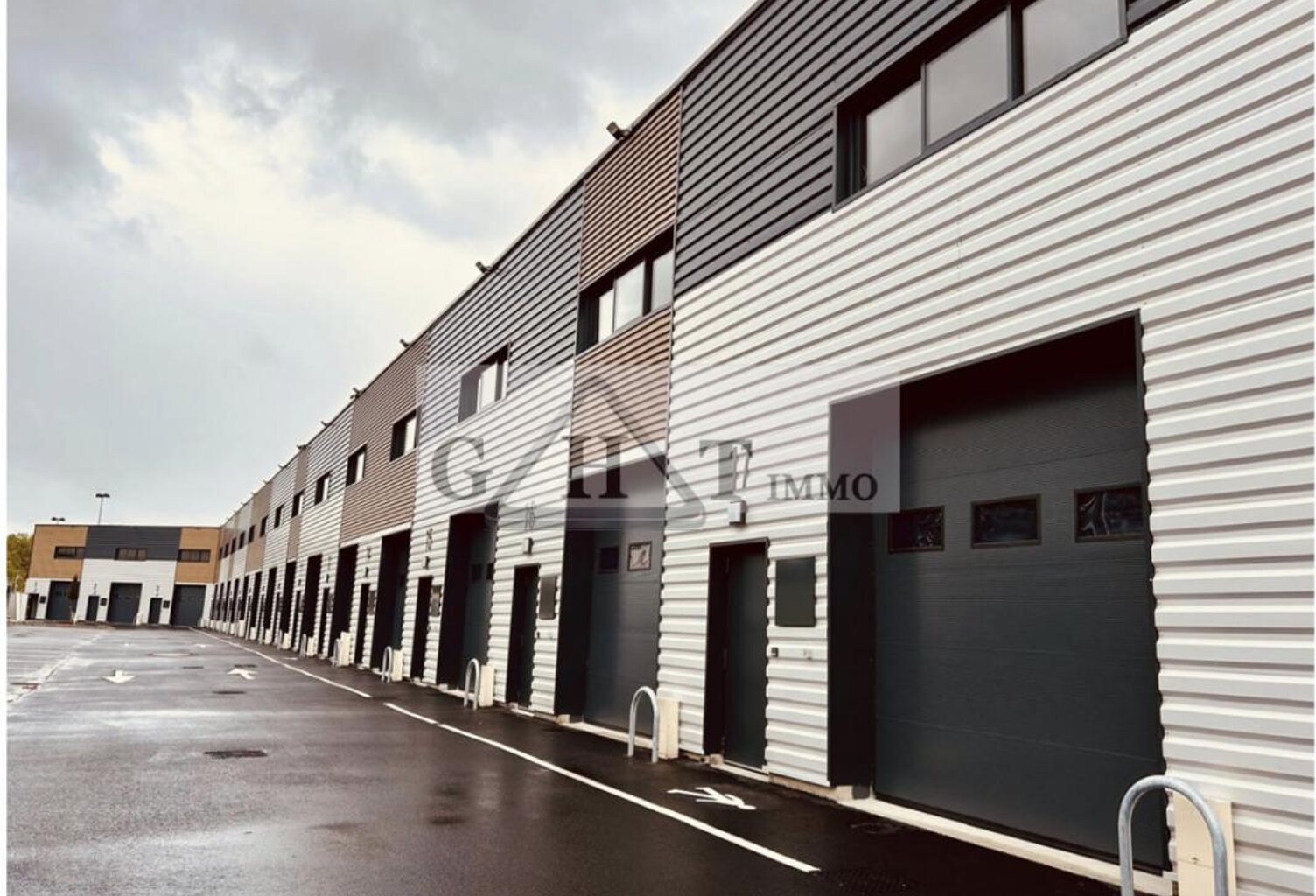 À louer : Entrepôt et bureaux – surface de 116 à 160 m² — photo 1