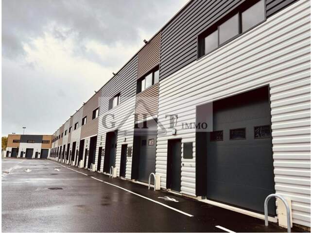 À louer : Entrepôt et bureaux – surface de 116 à 160 m² — photo du bien