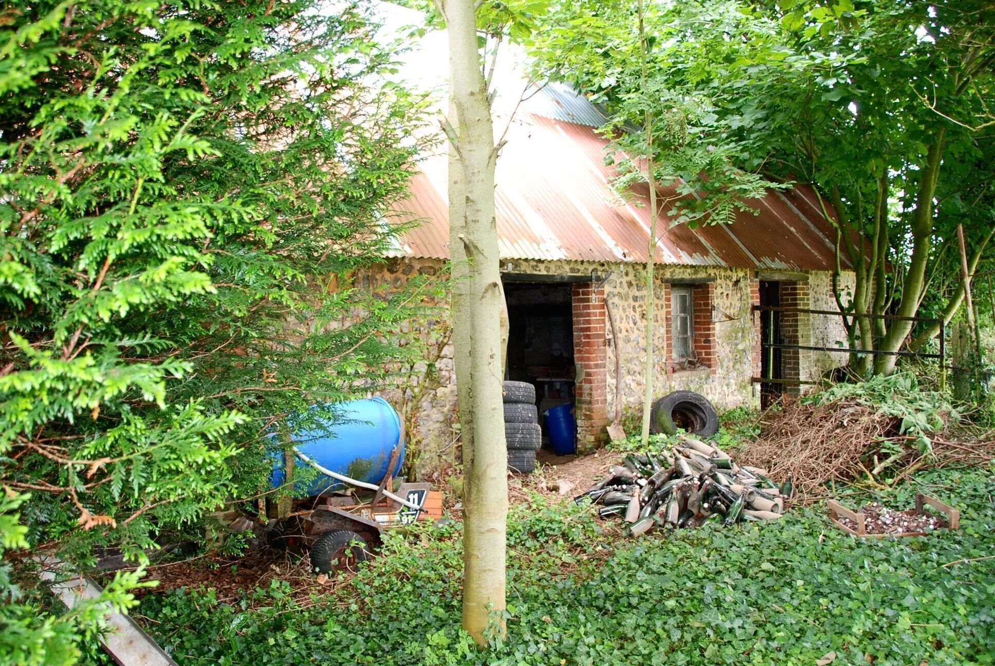 Photo Proche Fécamp parcelle de terrain à bâtir avec bâtiments image 2/4