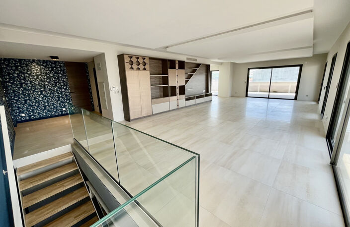 DANTON - Duplex en dernier étage de 198 m2 avec terrasses et — photo 2
