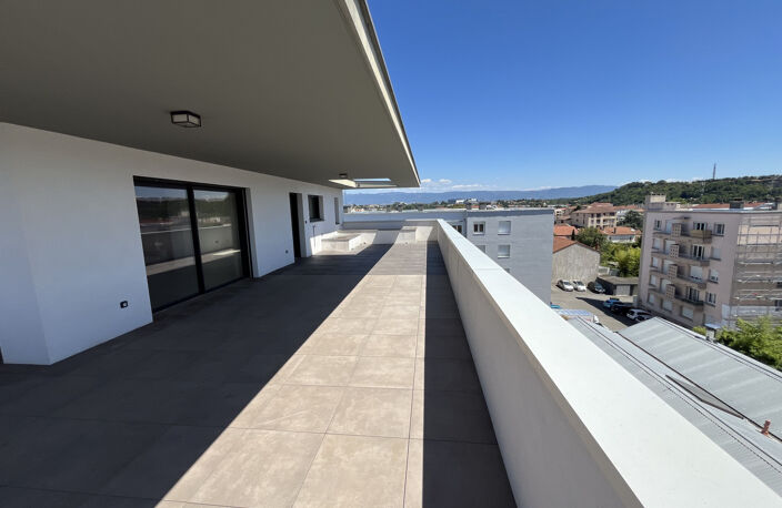 DANTON - Duplex en dernier étage de 198 m2 avec terrasses et — photo 3