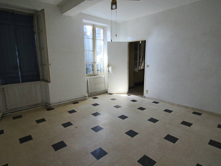 Immeuble au centre ville de Puy l'évêque — photo 1