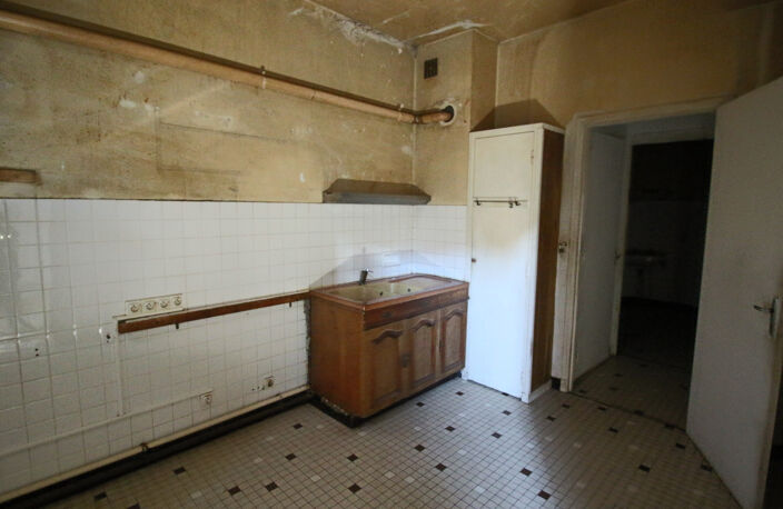 Immeuble au centre ville de Puy l'évêque — photo 4