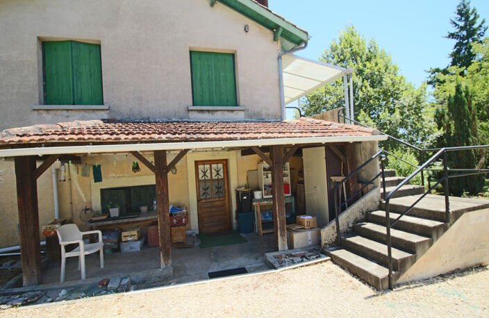 Rare   Belle maison en pierre à restaurer au centre de Puy-l — photo 2