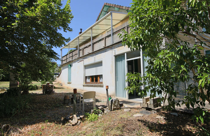 Rare   Belle maison en pierre à restaurer au centre de Puy-l — photo 3